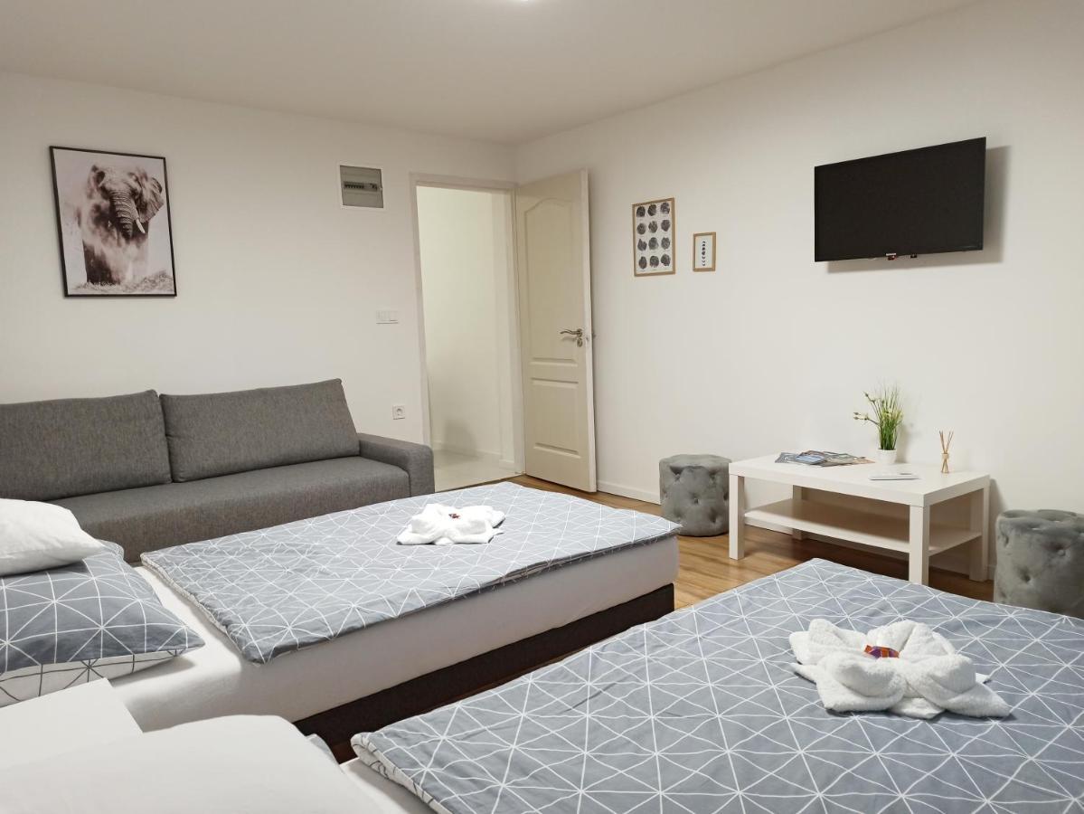 Grafit Apartmanok Hajdunanas Exterior photo